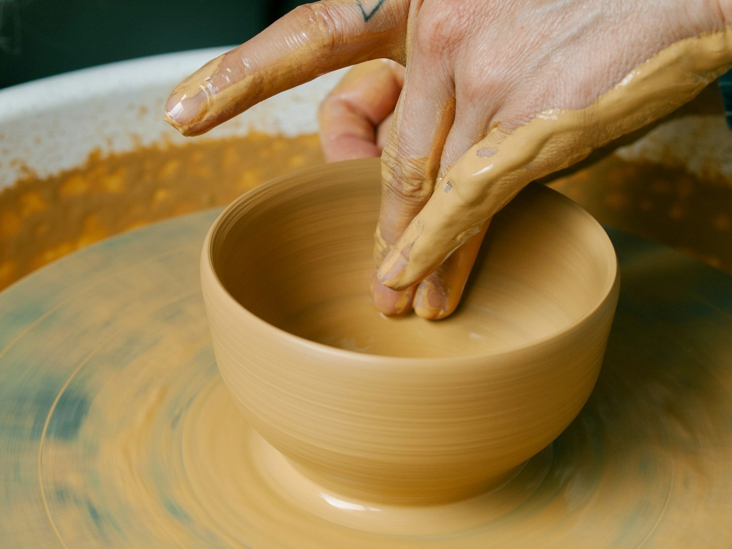 Como criar peças deslumbrantes com resina epóxi